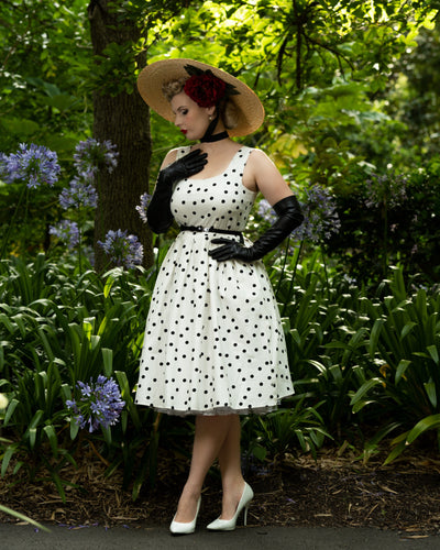 Woman's Scoop Neck Polka Dot Swing Dress in White-Black