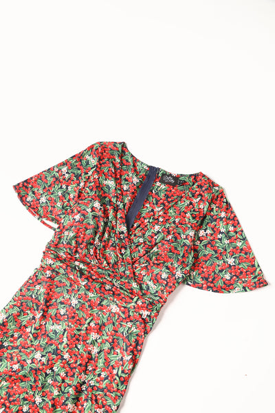 Donna Black Petal Sleeves Flared Bust Red Berries Summer Dress