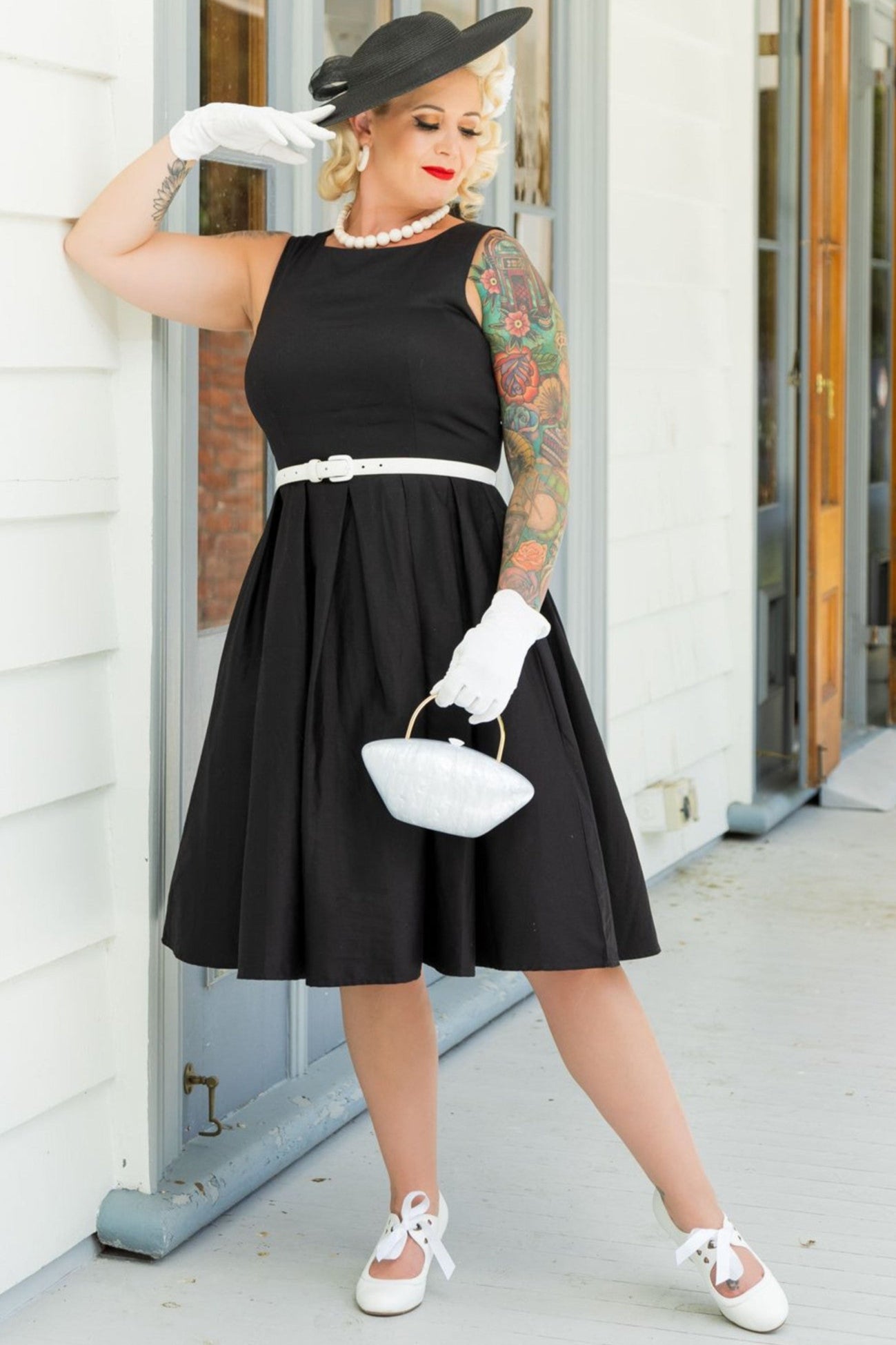 Lola Stylish 50's Retro Swing Dress With Pockets in Plain Black