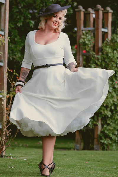 Scarlette Long-Sleeved Stretchy Dress In White