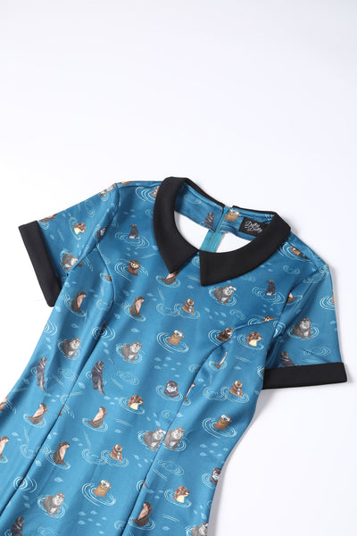 Toni Fitted Collared Vintage Dress in Blue Otter Print