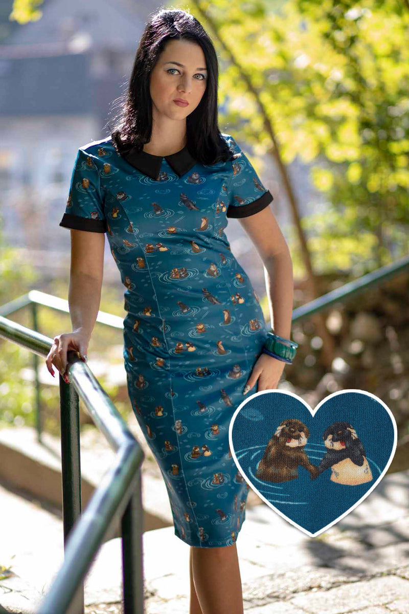 Toni Fitted Collared Vintage Dress in Blue Otter Print