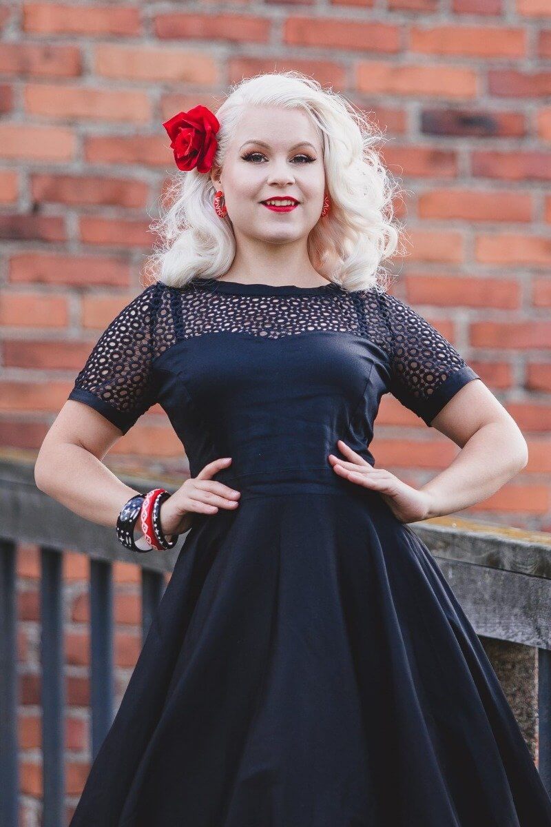 Tess Lace Sleeved Dress in Black7