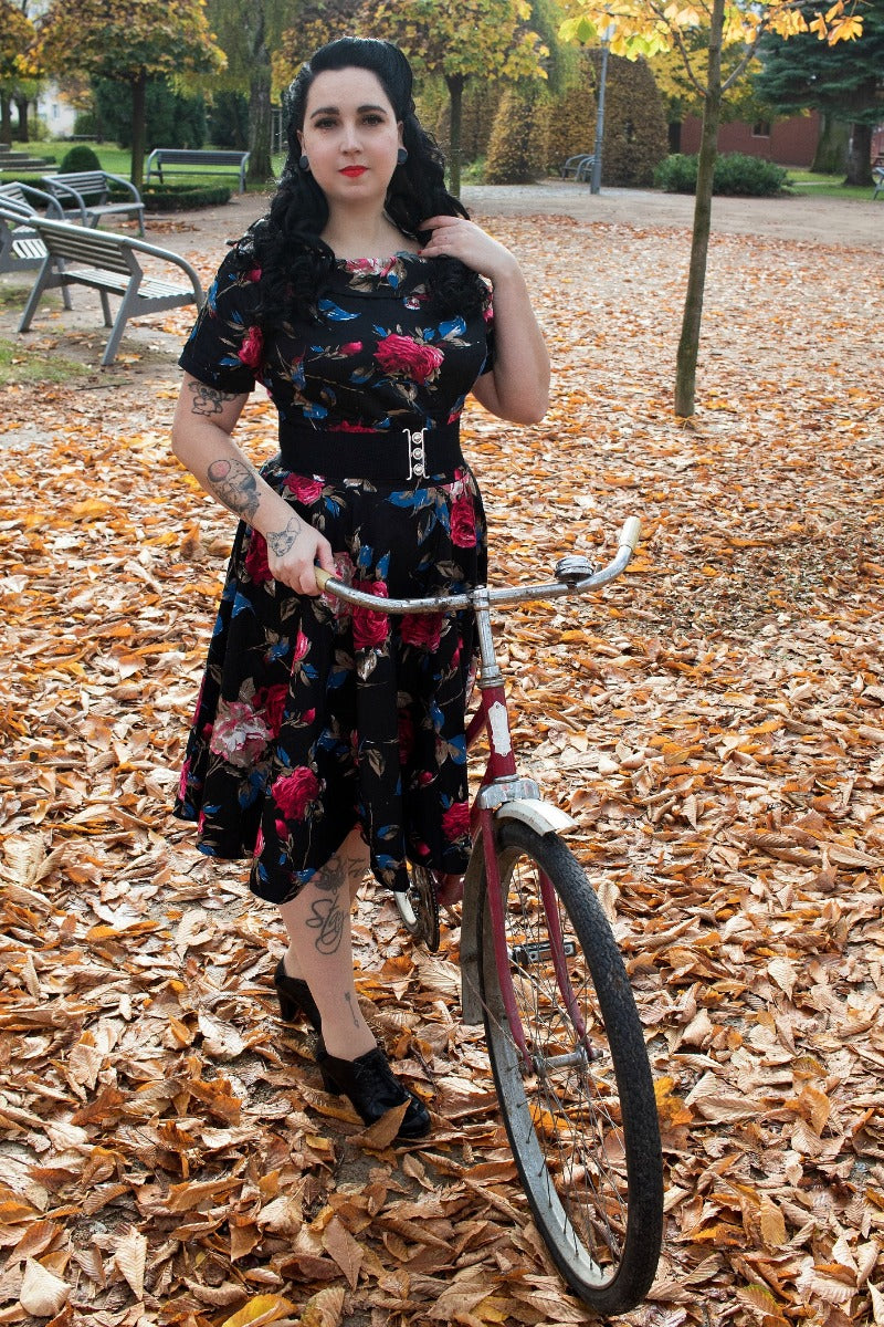 Woman's Retro Floral Roses Swing Dress in Black