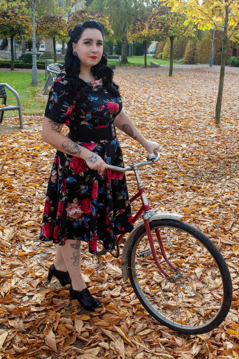 Woman's Retro Floral Roses Swing Dress in Black