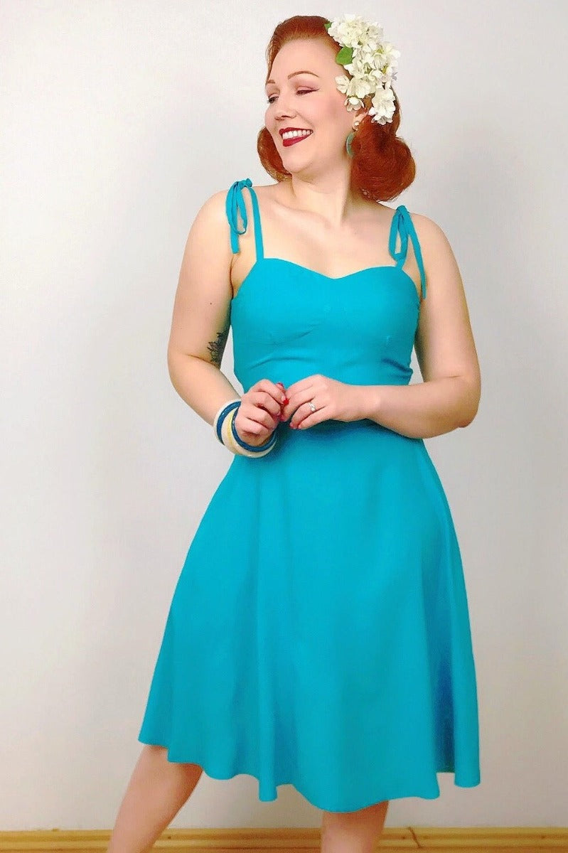 Woman Strapped dress with Sweetheart neckline in Turquoise