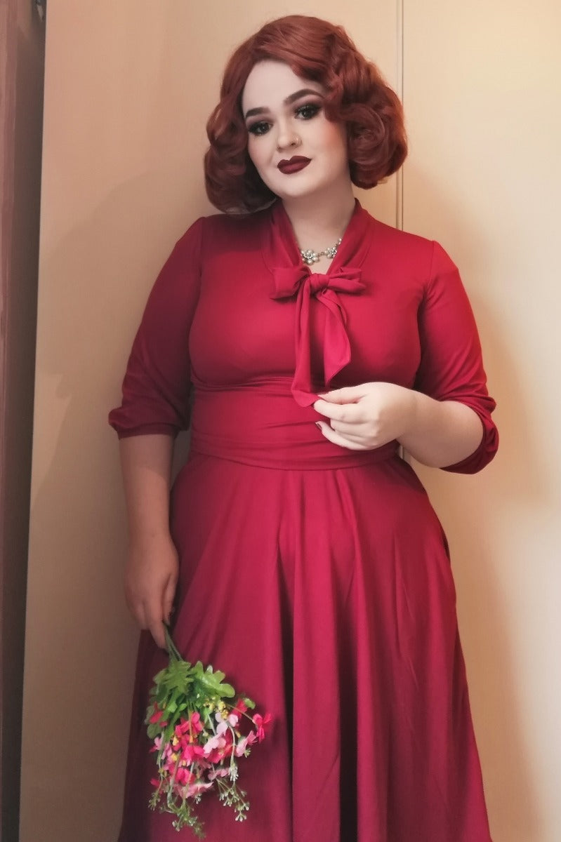 Woman's Vintage  Stretchy Burgundy Bow Tie Dress 